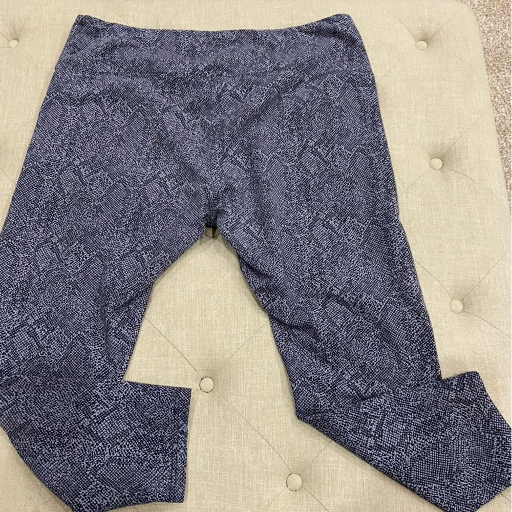 Intro leggings. 3X black/white